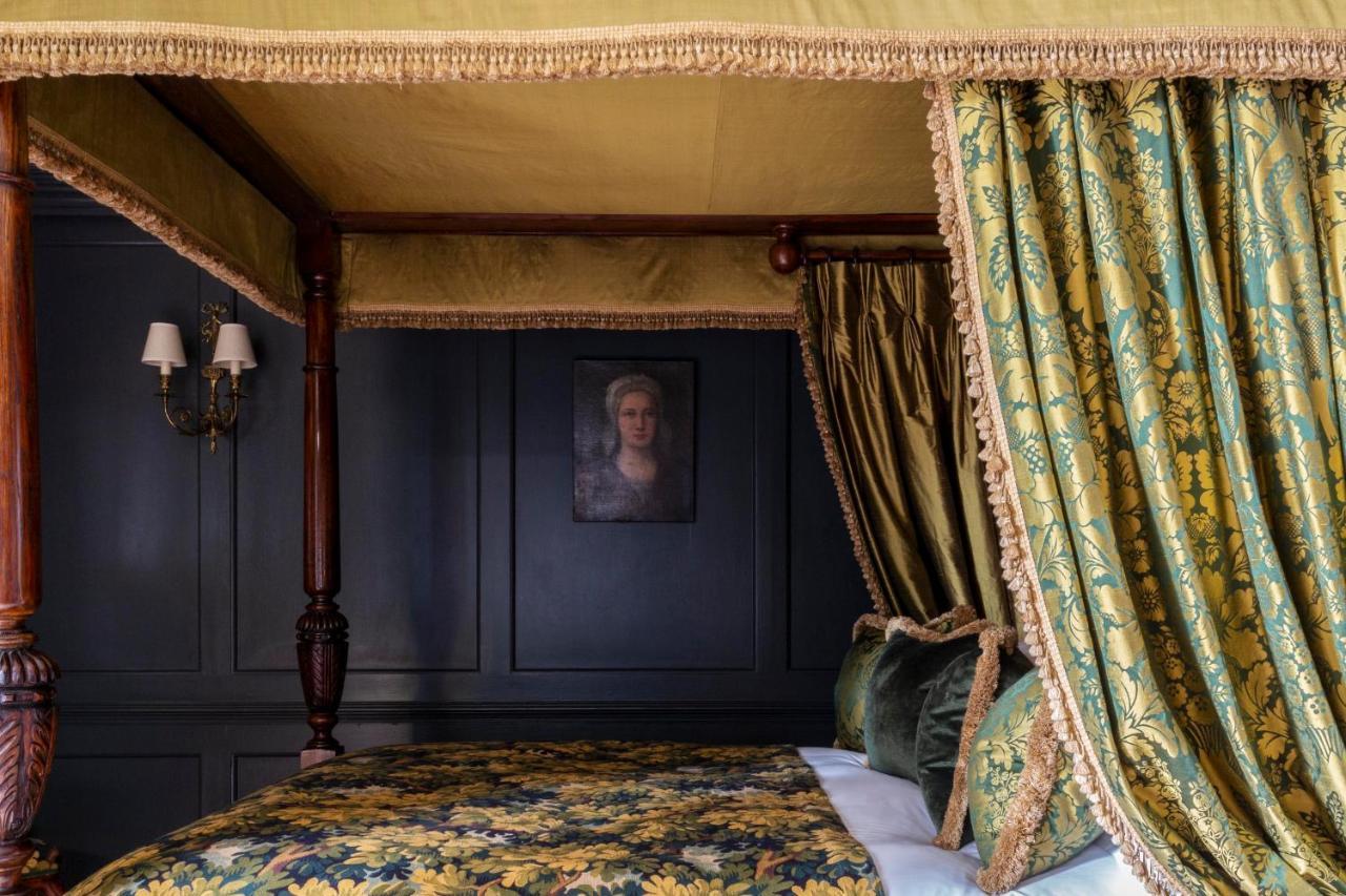 แบตตี แลงลีย์ Hotel ลอนดอน ภายนอก รูปภาพ The bedchamber of Queen Mary