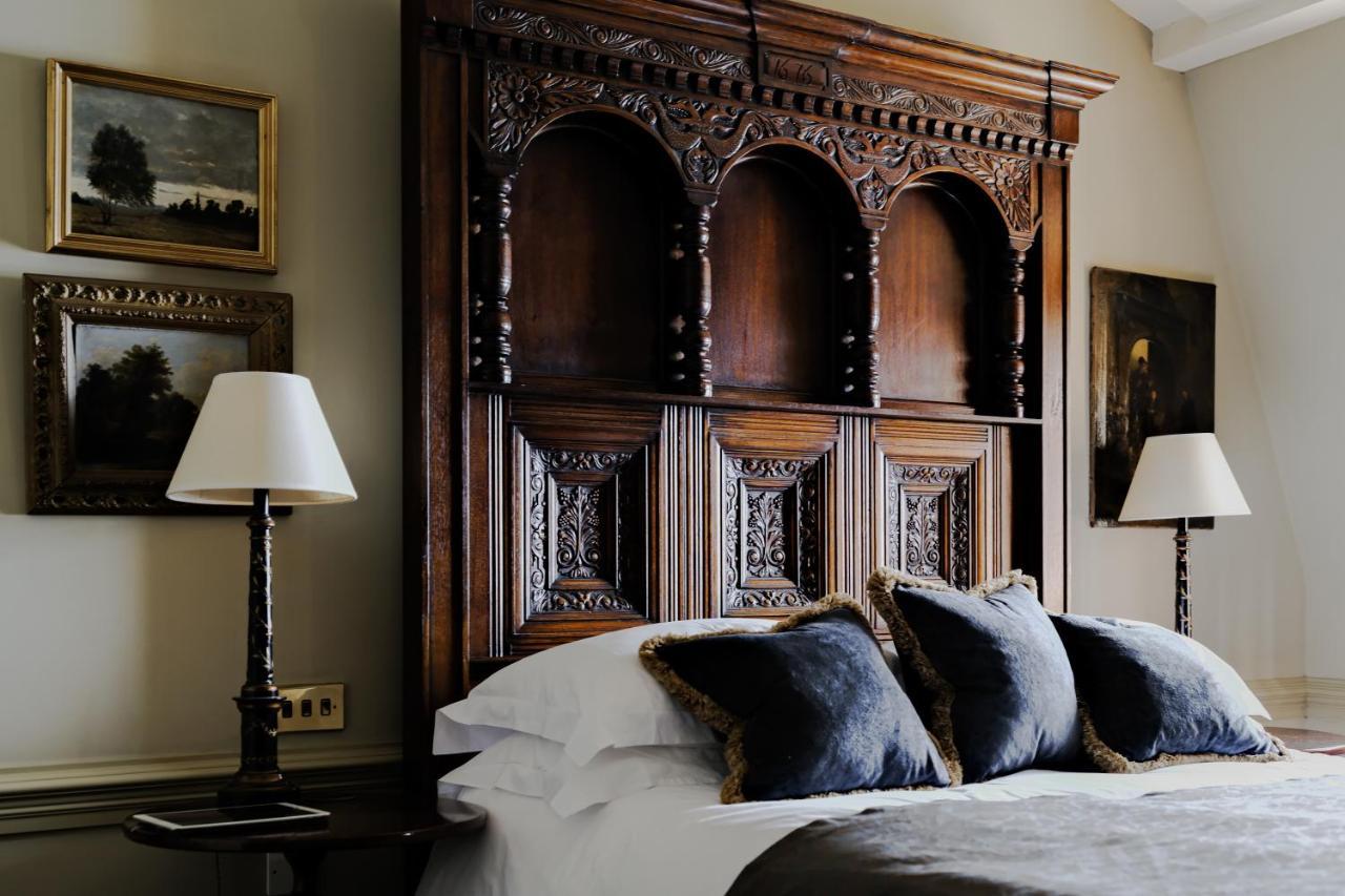 แบตตี แลงลีย์ Hotel ลอนดอน ภายนอก รูปภาพ A bedroom at the hotel