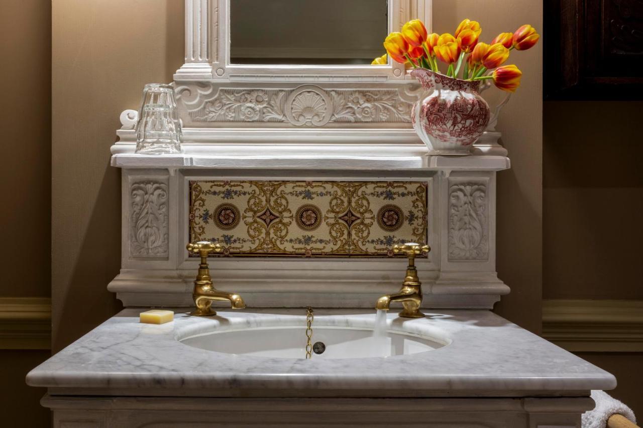 แบตตี แลงลีย์ Hotel ลอนดอน ภายนอก รูปภาพ A marble sink