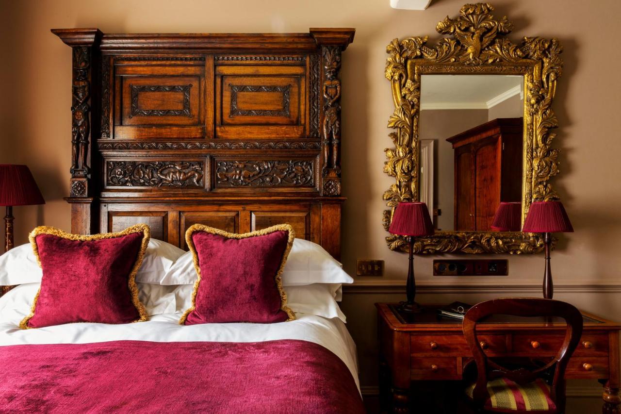 แบตตี แลงลีย์ Hotel ลอนดอน ภายนอก รูปภาพ A bedroom at the hotel