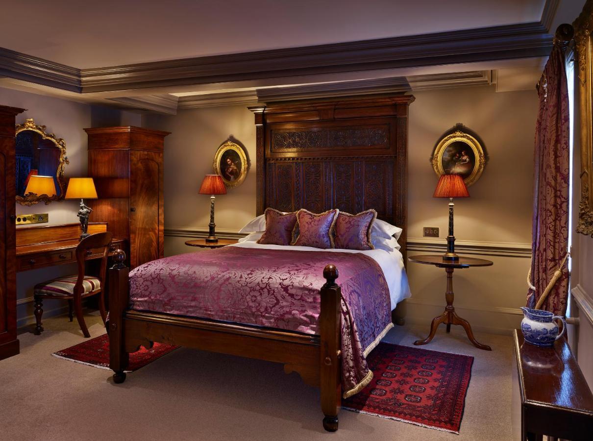แบตตี แลงลีย์ Hotel ลอนดอน ภายนอก รูปภาพ A bedroom at the hotel