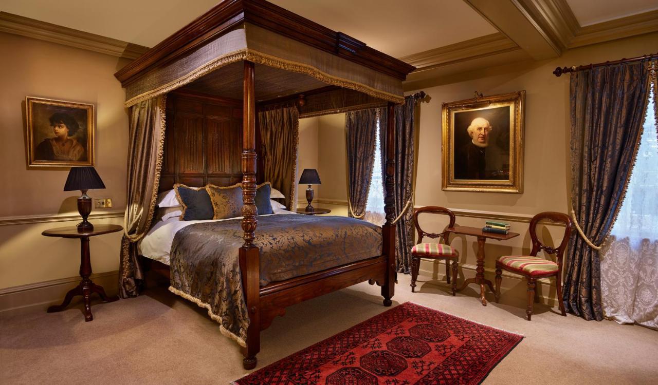แบตตี แลงลีย์ Hotel ลอนดอน ภายนอก รูปภาพ A bedroom at the hotel