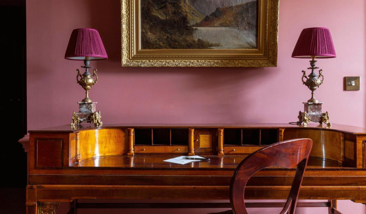 แบตตี แลงลีย์ Hotel ลอนดอน ภายนอก รูปภาพ A desk in the study