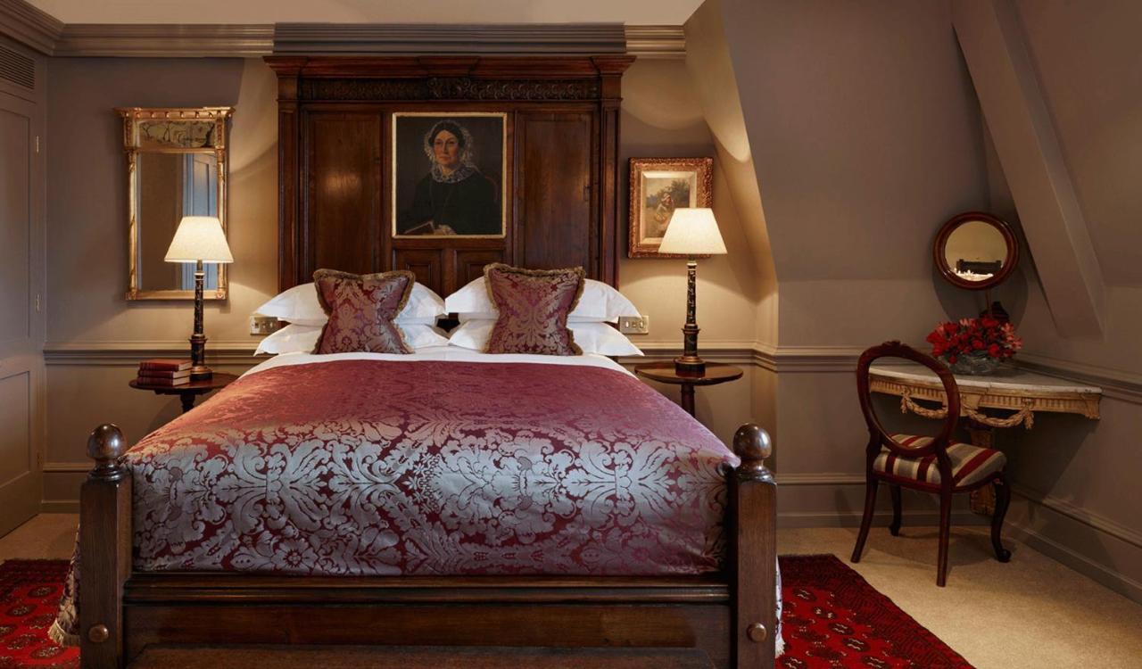 แบตตี แลงลีย์ Hotel ลอนดอน ภายนอก รูปภาพ A bedroom at the hotel