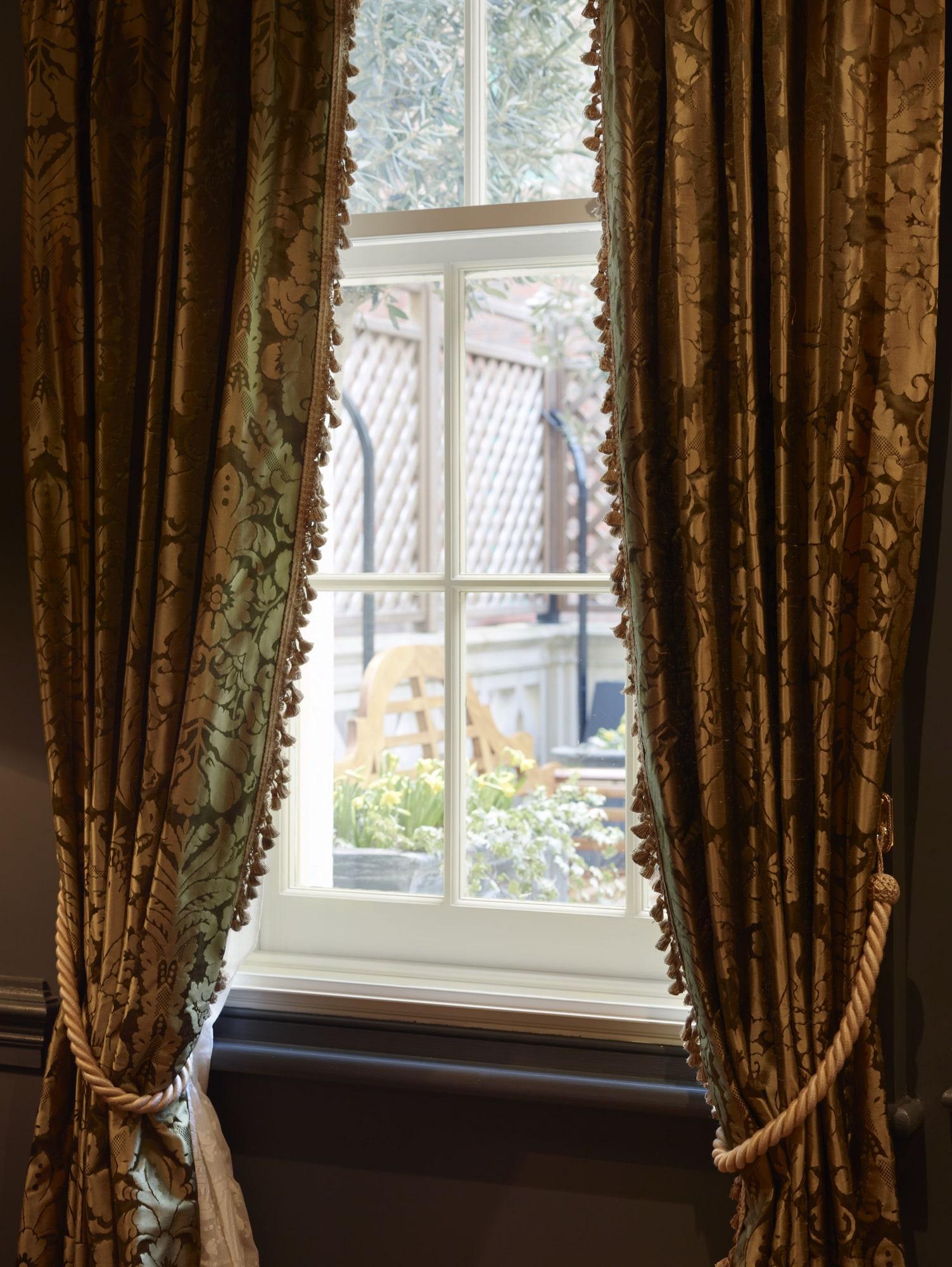 แบตตี แลงลีย์ Hotel ลอนดอน ภายนอก รูปภาพ Window with curtains