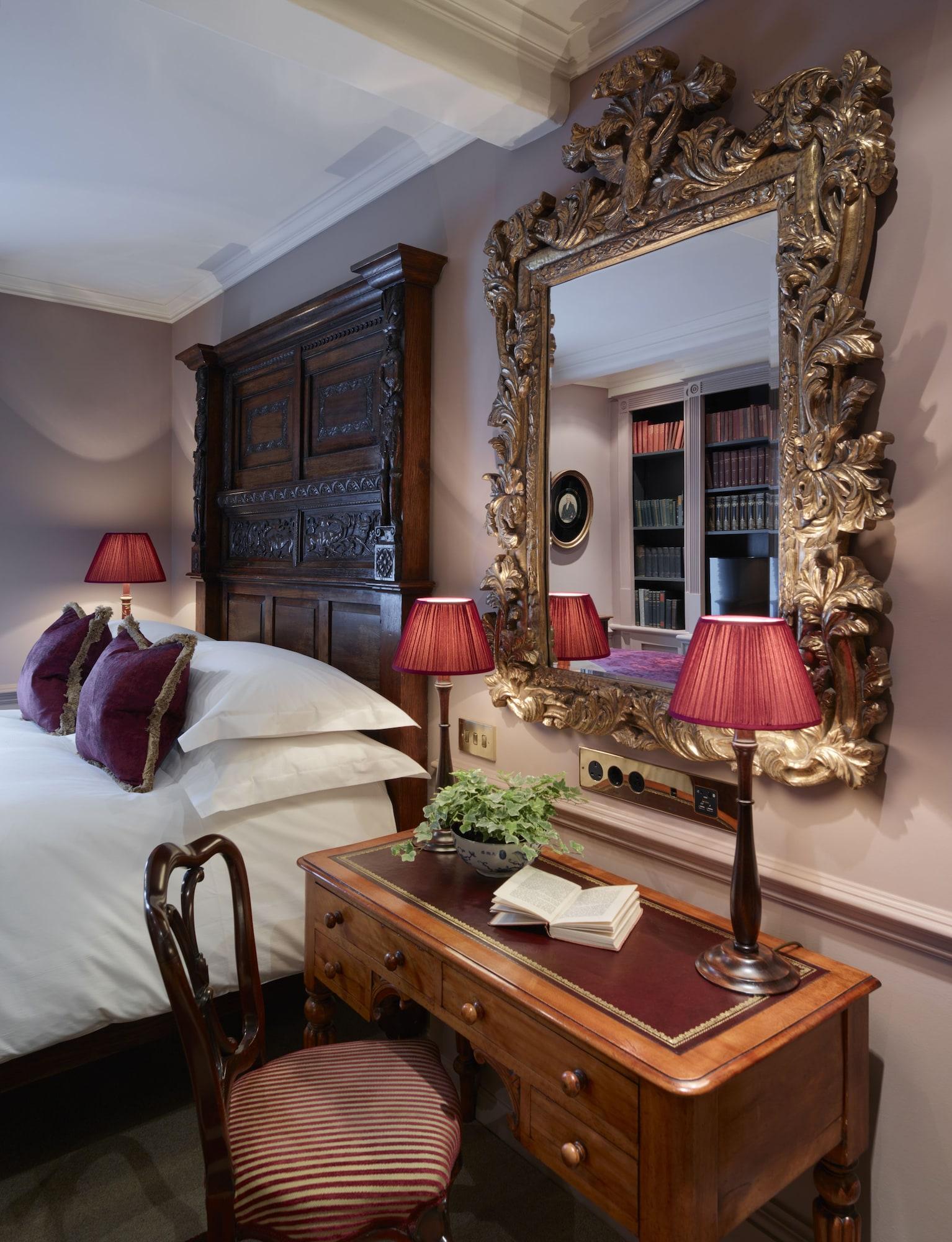 แบตตี แลงลีย์ Hotel ลอนดอน ภายนอก รูปภาพ A bedroom at the hotel
