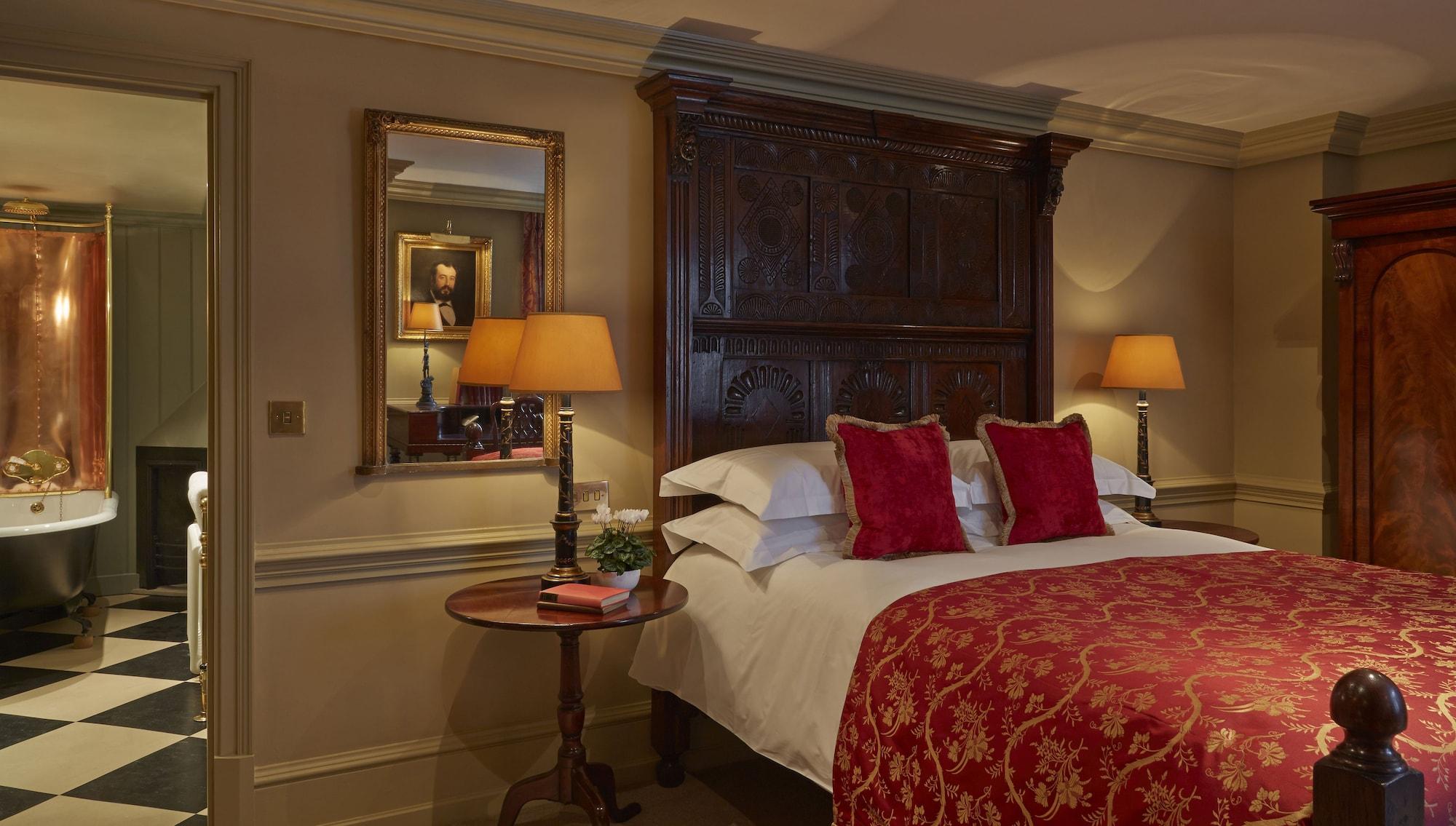 แบตตี แลงลีย์ Hotel ลอนดอน ภายนอก รูปภาพ A bedroom at the hotel