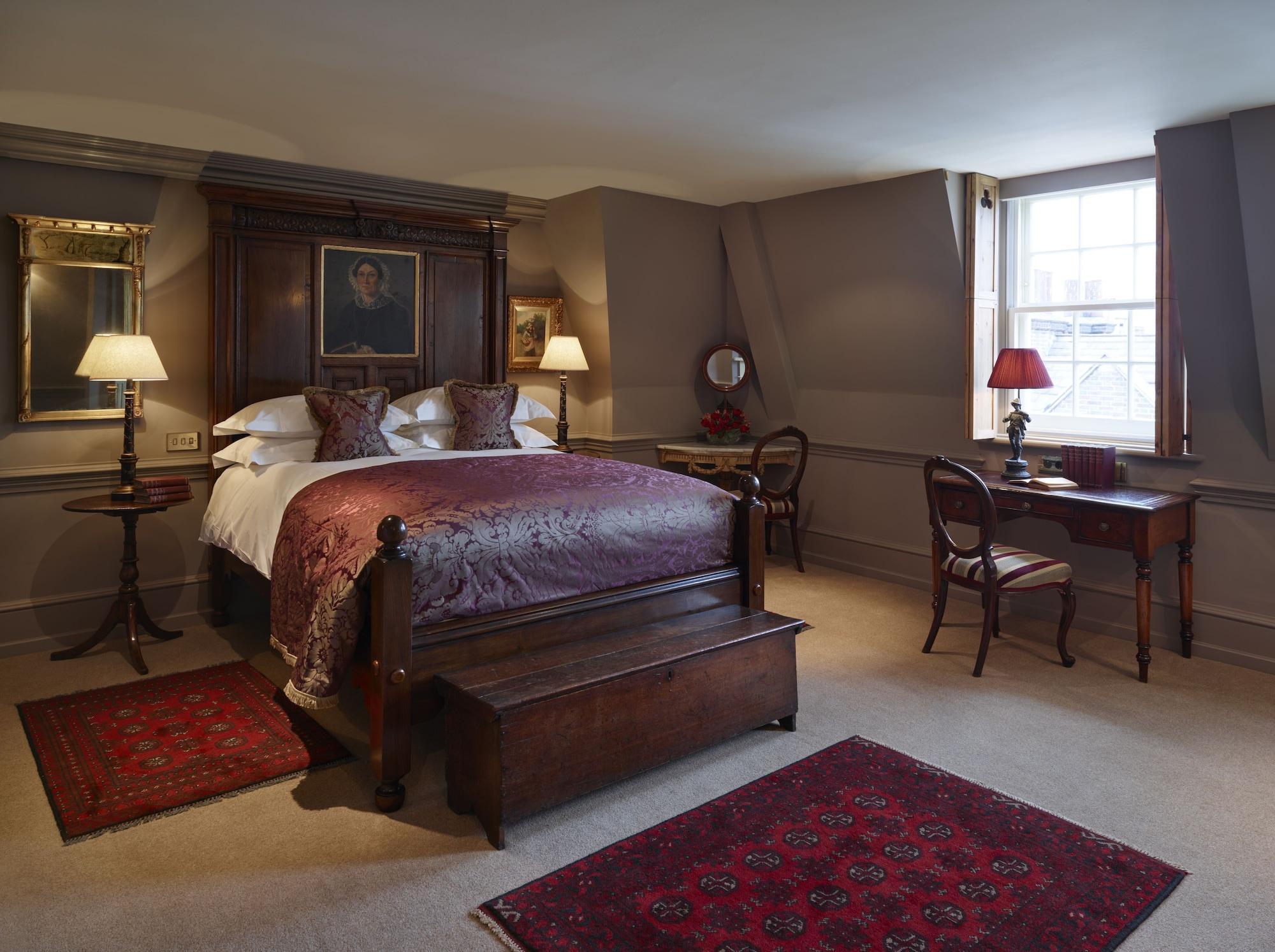 แบตตี แลงลีย์ Hotel ลอนดอน ภายนอก รูปภาพ A bedroom at the hotel
