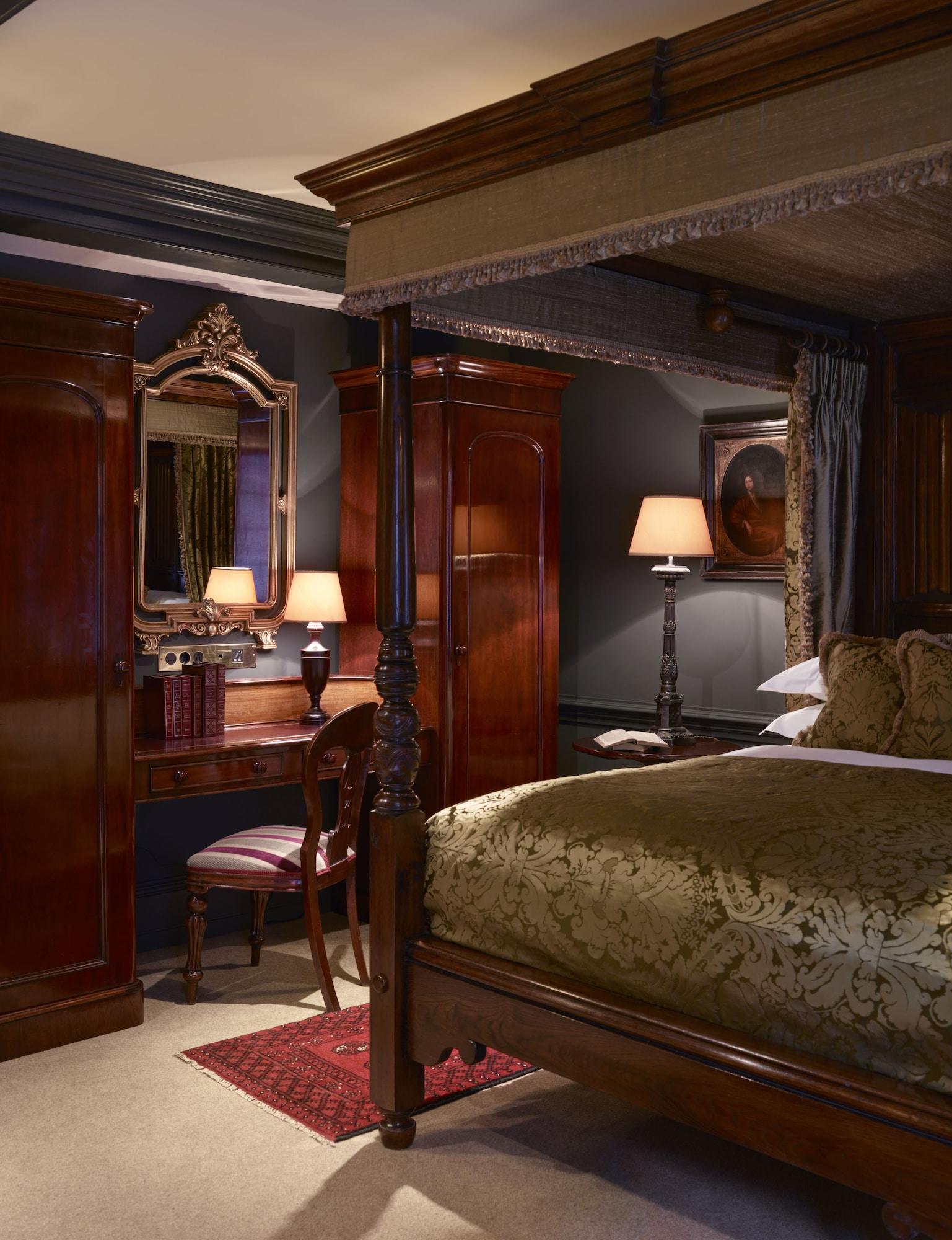 แบตตี แลงลีย์ Hotel ลอนดอน ภายนอก รูปภาพ A bedroom at the hotel