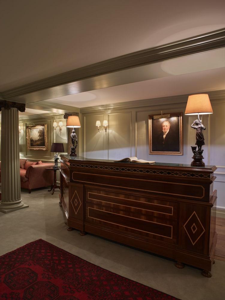 แบตตี แลงลีย์ Hotel ลอนดอน ภายนอก รูปภาพ Reception desk